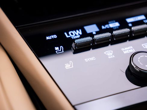 Certified 2024 Porsche Cayenne AWD/4WD image 29