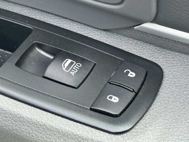 Used 2014 RAM 1500 Classic SLT w/ Luxury Group AWD/4WD image 32