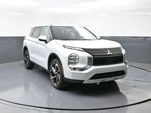 Used 2024 Mitsubishi Outlander SE image 6