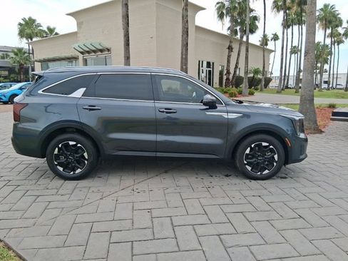Used 2024 Kia Sorento S w/ Panoramic Sunroof Package FWD image 4