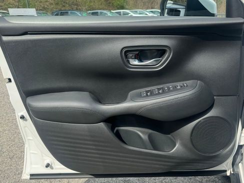 Used 2023 Honda HR-V LX image 13