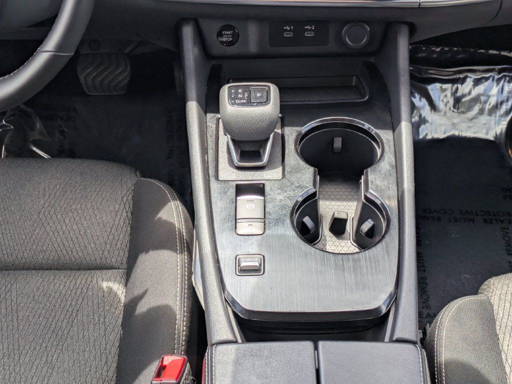 Used 2025 Nissan Rogue SV FWD image 18