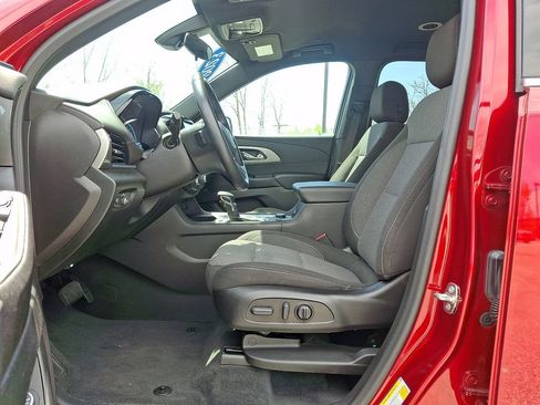Used 2023 Chevrolet Traverse LT AWD/4WD image 17