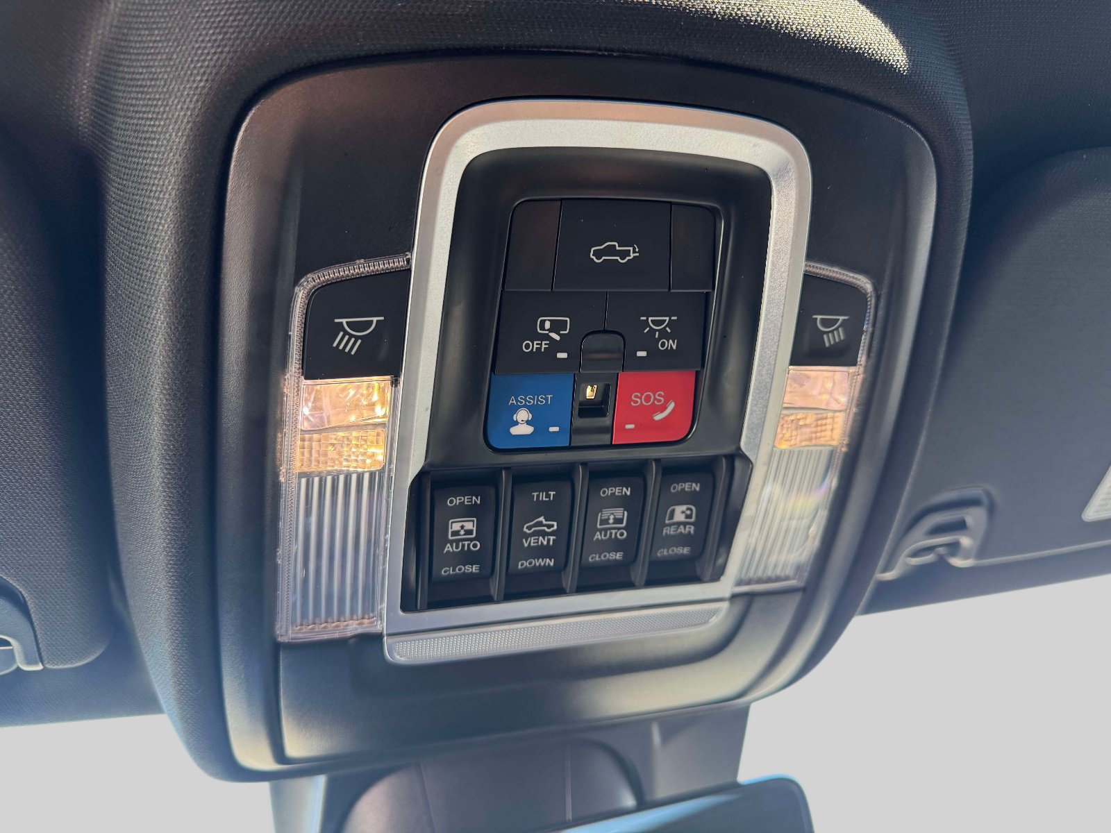 Used 2024 RAM 1500 Laramie AWD/4WD image 27