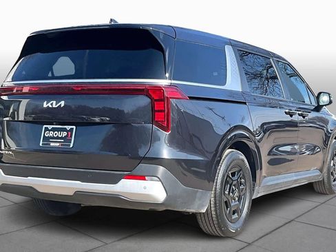 Used 2025 Kia Carnival image 11