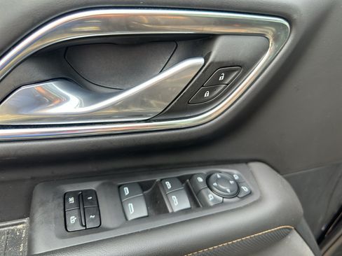 Used 2024 GMC Yukon XL AT4 w/ AT4 Premium Plus Package AWD/4WD image 23