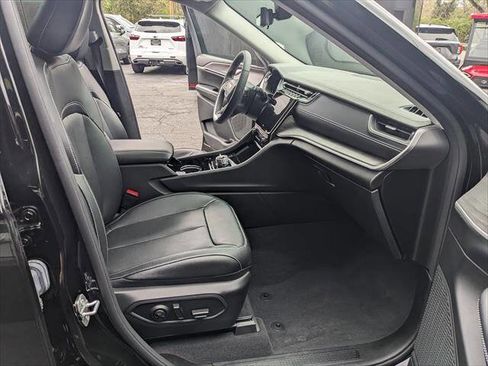 Used 2023 Jeep Grand Cherokee L Limited w/ Luxury Tech Group II image 19