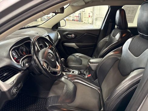 Used 2018 Jeep Cherokee Latitude Plus w/ Cold Weather Group image 21