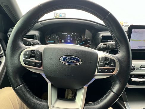 Used 2020 Ford Explorer XLT w/ Equipment Group 202A RWD image 16