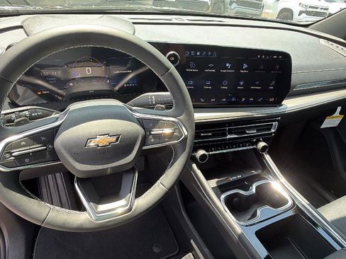 New 2026 Chevrolet Traverse LT w/ Driver Confidence Package AWD/4WD image 24