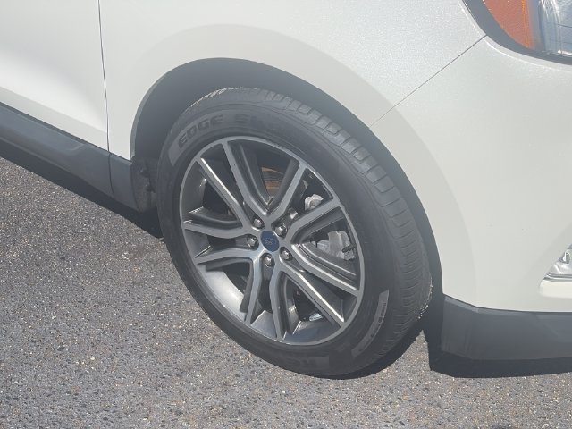 Used 2022 Ford Edge Titanium AWD/4WD image 11