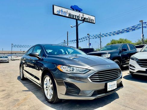 Used 2020 Ford Fusion SE image 1