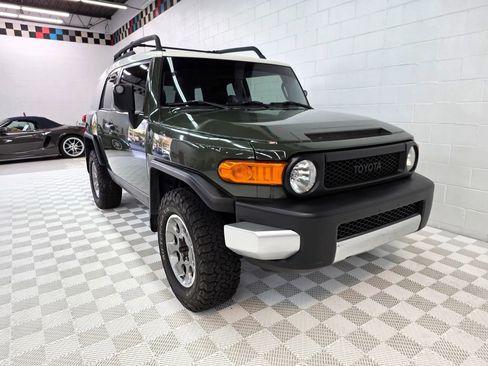 Used 2013 Toyota FJ Cruiser 4WD image 10