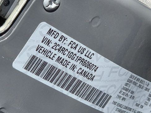 Used 2023 Chrysler Pacifica Limited image 27