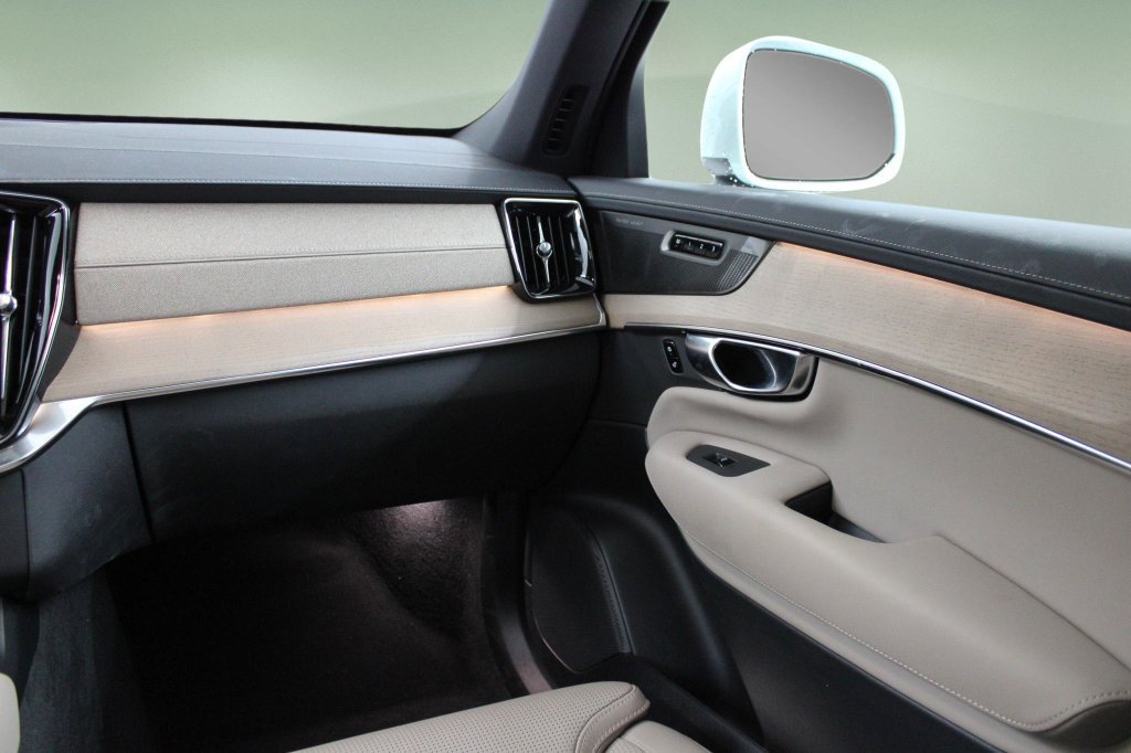 Certified 2025 Volvo XC90 B5 Ultra AWD/4WD image 20