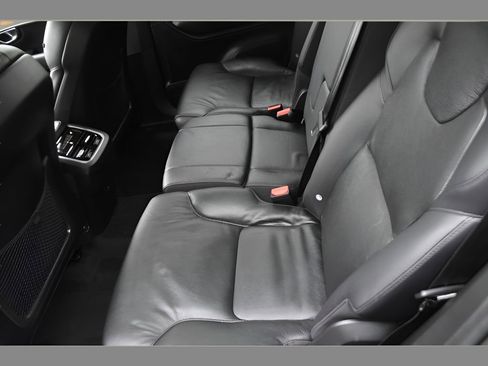 Used 2023 Volvo XC90 B6 Plus AWD/4WD image 16