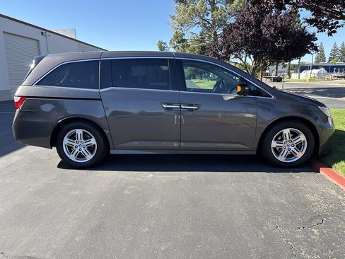 Used 2012 Honda Odyssey Touring Elite image 14
