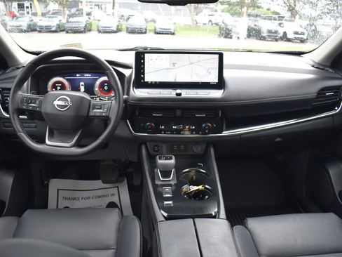 Used 2025 Nissan Rogue SL FWD image 31