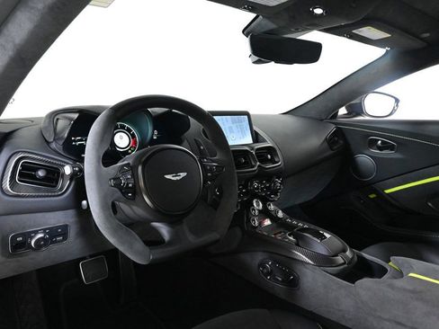Used 2023 Aston Martin V8 Vantage image 3