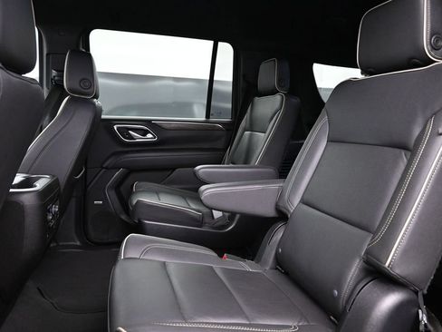 Used 2023 Chevrolet Suburban Premier AWD/4WD image 22