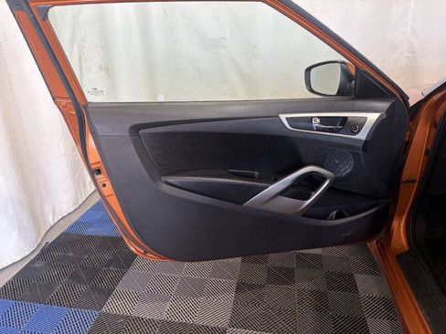 Used 2013 Hyundai Veloster FWD image 8