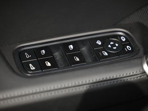 New 2025 Porsche Cayenne Coupe image 21