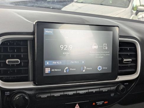 Used 2025 Hyundai Venue SEL FWD image 18