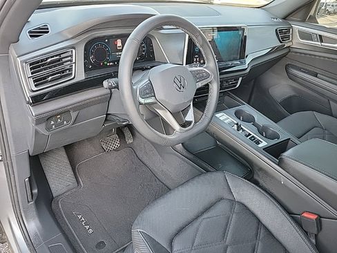 Used 2024 Volkswagen Atlas Cross Sport SE image 9