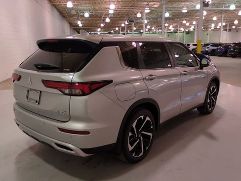 New 2025 Mitsubishi Outlander SE image 4
