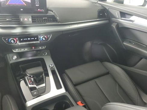 Used 2025 Audi Q5 2.0T Premium image 17