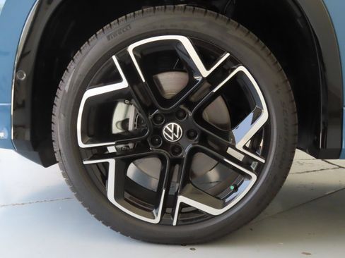 New 2026 Volkswagen Tiguan SEL R-Line AWD/4WD image 28