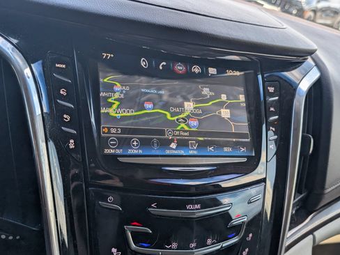 Used 2017 Cadillac Escalade Luxury AWD/4WD image 10
