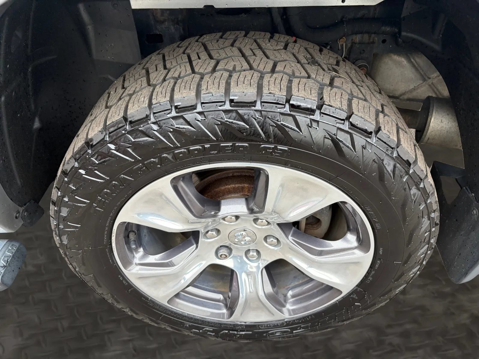 Used 2019 RAM 1500 Laramie AWD/4WD image 43