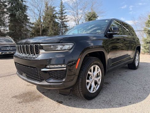 Used 2022 Jeep Grand Cherokee Limited image 3