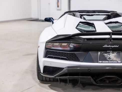 Used 2019 Lamborghini Aventador S image 15