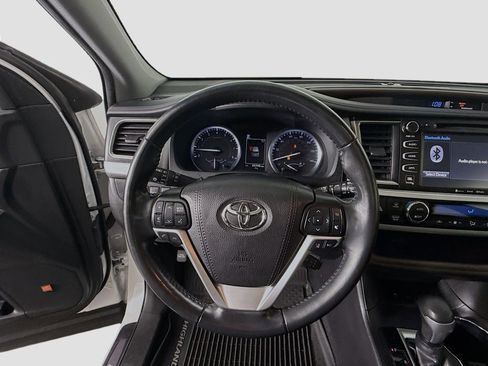 Used 2019 Toyota Highlander Limited Platinum image 11