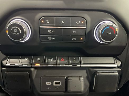 Used 2022 Chevrolet Silverado 1500 Custom image 45