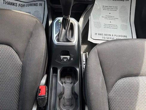 Used 2018 Jeep Renegade Altitude FWD image 25
