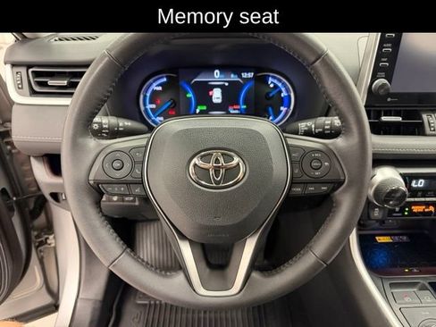 Used 2022 Toyota RAV4 Limited AWD/4WD image 9