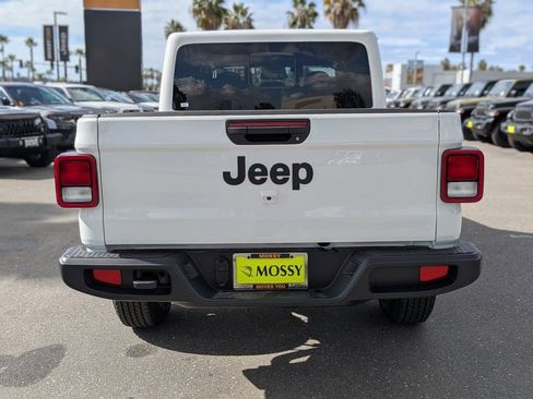 New 2026 Jeep Gladiator Sport image 7