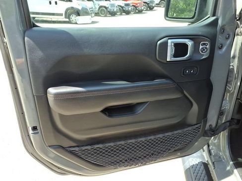 Used 2023 Jeep Gladiator Mojave w/ LED Lighting Group AWD/4WD image 18