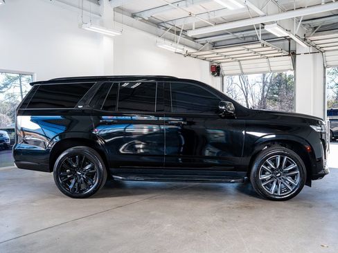 Used 2022 Cadillac Escalade Premium Luxury image 5