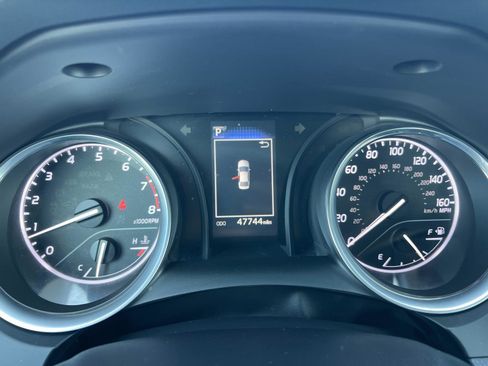 Used 2018 Toyota Camry LE image 11