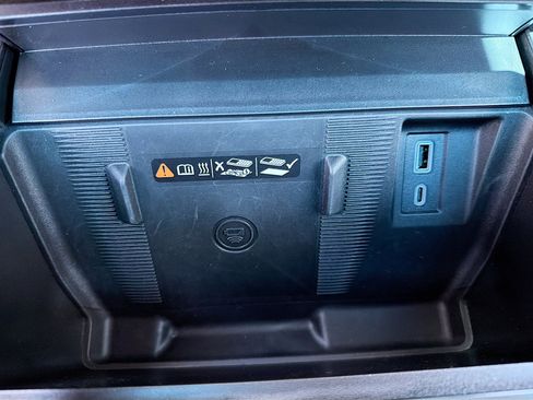 Used 2024 GMC Hummer EV 3X w/ LPO, Illumination Package image 31