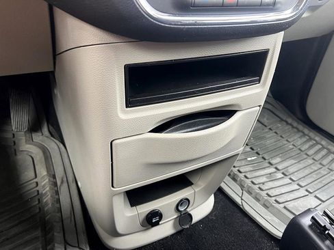 Used 2015 Dodge Grand Caravan American Value Package image 10