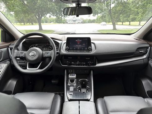 Used 2022 Nissan Rogue SV w/ SV Premium Package FWD image 13
