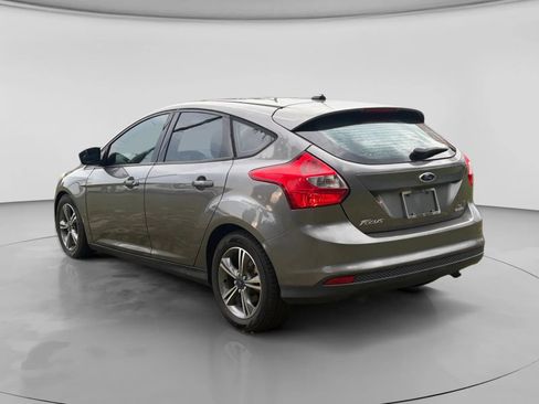 Used 2014 Ford Focus SE w/ SE Sport Package FWD image 3