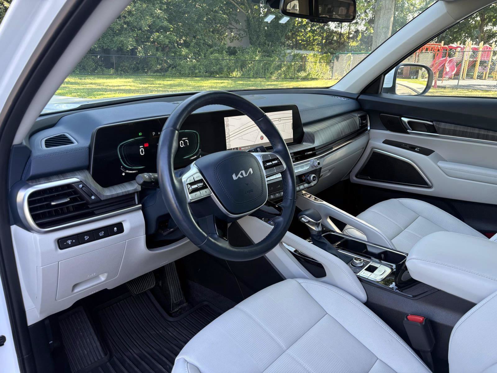 Certified 2025 Kia Telluride EX w/ EX Captain's Chair Package AWD/4WD image 13