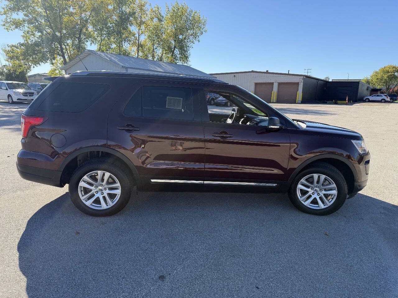 Used 2019 Ford Explorer XLT w/ Equipment Group 202A AWD/4WD image 8