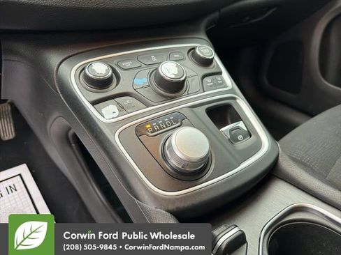 Used 2015 Chrysler 200 Limited image 19